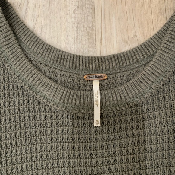 Free People cold-shoulder sweater top size xs - Picture 2 of 3